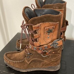 El Vaquero Wedge Suede Boots Size 7